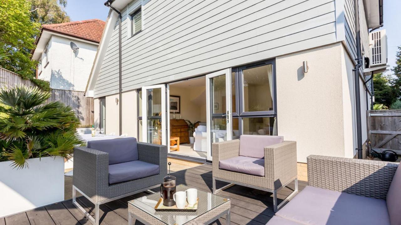 Twin Palms Villa Poole Exterior foto